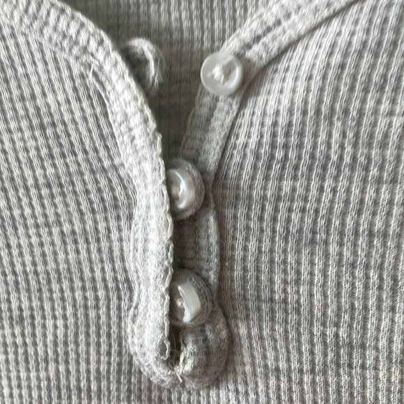 American eagle top, size small, light grey - Picture 3 of 6